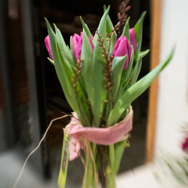 Stehstrauß mit Tulpen Bild 1